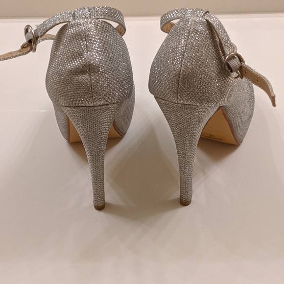 Delicacy Size 9 shoes - Picture 3 of 6